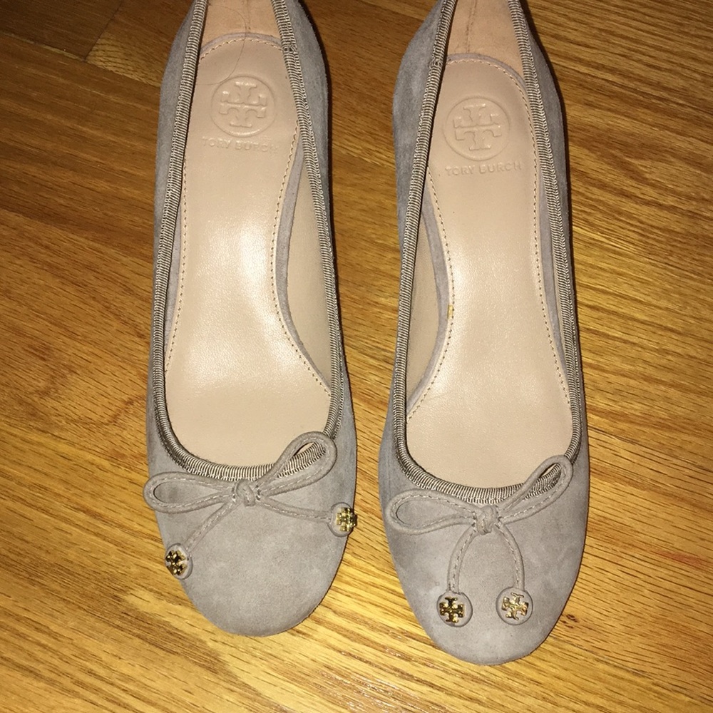 TORY B SUEDE HEELS